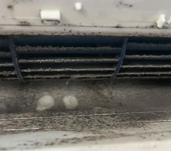 城阳空调吹的风有股烧焦味是怎么回事